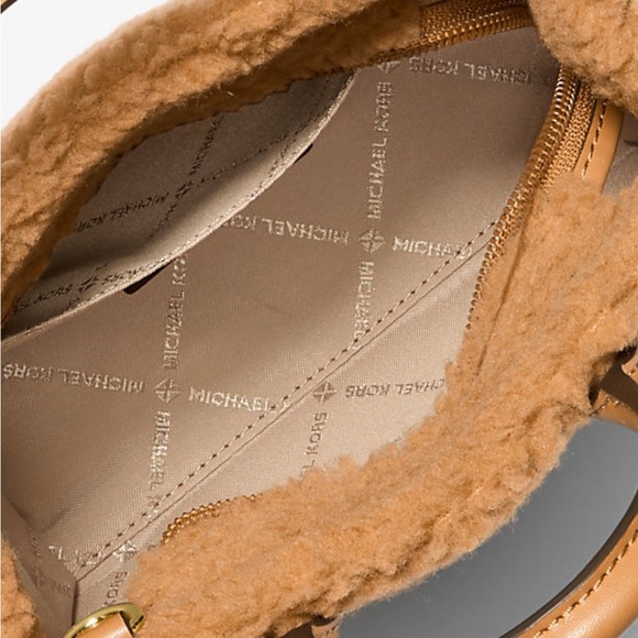 NWT MICHAEL MICHAEL KORS Mirella Extra-Small Sherpa‎ Crossbody Bag - Picture 4 of 7